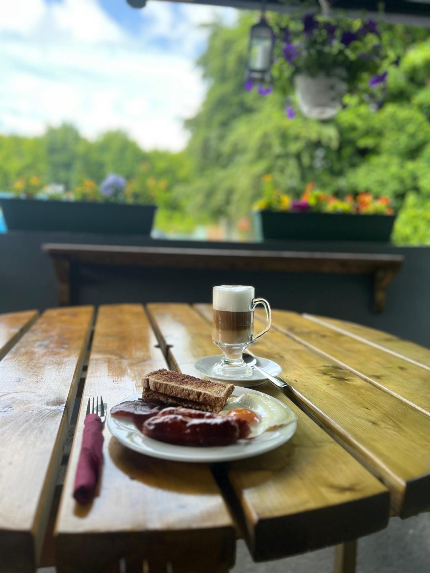Moycullen The Coach House Inn מראה חיצוני תמונה