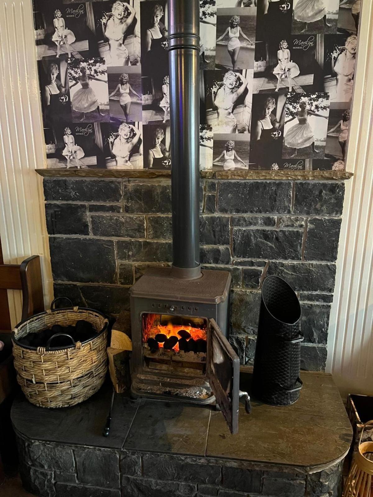 Moycullen The Coach House Inn מראה חיצוני תמונה